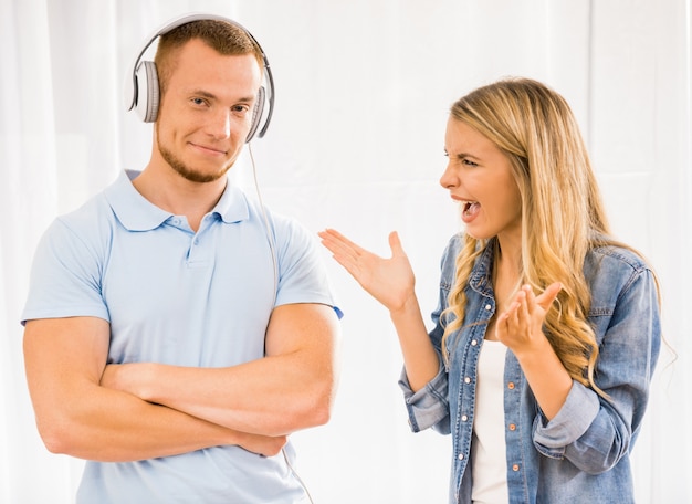 Co pomaga w komunikacji w pracy i życiu codziennym?