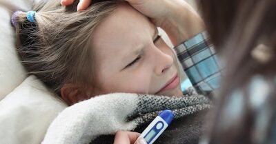 Jak pomóc dziecku, gdy jego temperatura sięga 39 stopni?