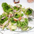 Jaka sałatka zaskoczyć gości podczas spotkania?