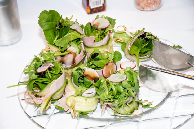 Jaka sałatka zaskoczyć gości podczas spotkania?