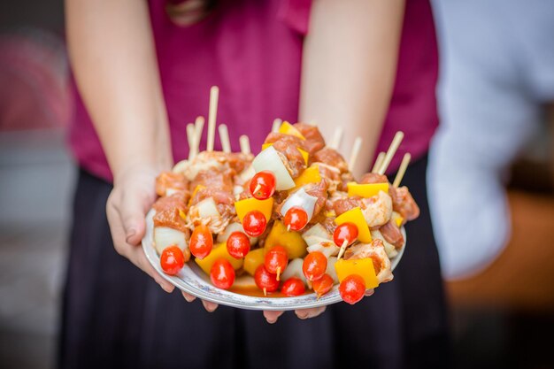 Jakie można zrobić przekąski na imprezę, aby zaskoczyć gości?