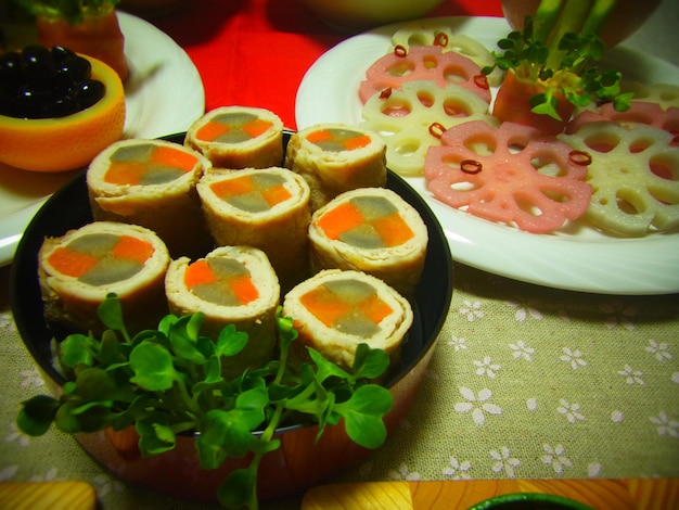 Jakie przystawki które można zrobić dzień wcześniej sprawdzą się na przyjęciu?