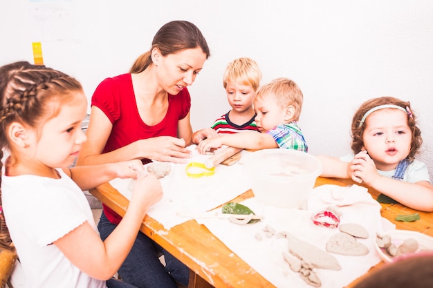 Kurs Montessori co to jest i jak wygląda taka nauka?