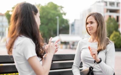 Na czym polega komunikacja interpersonalna w codziennych relacjach?