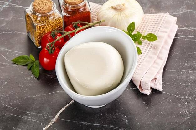 Mozzarella jakie mleko sprawdzi się najlepiej?