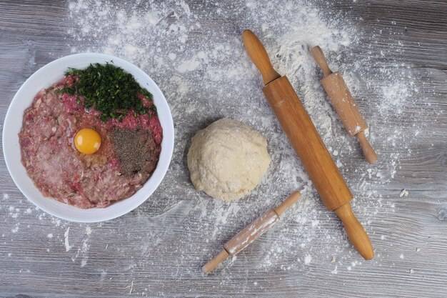 Co można dodać do mielonych aby zaskoczyć smakiem?