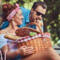 Co zabrać na romantyczny piknik, by stworzyć wyjątkową atmosferę?